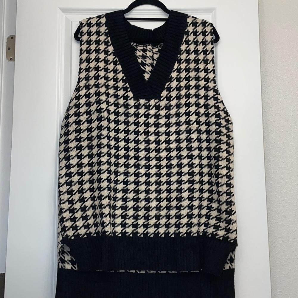 Oversized Houndstooth Sweater Vest